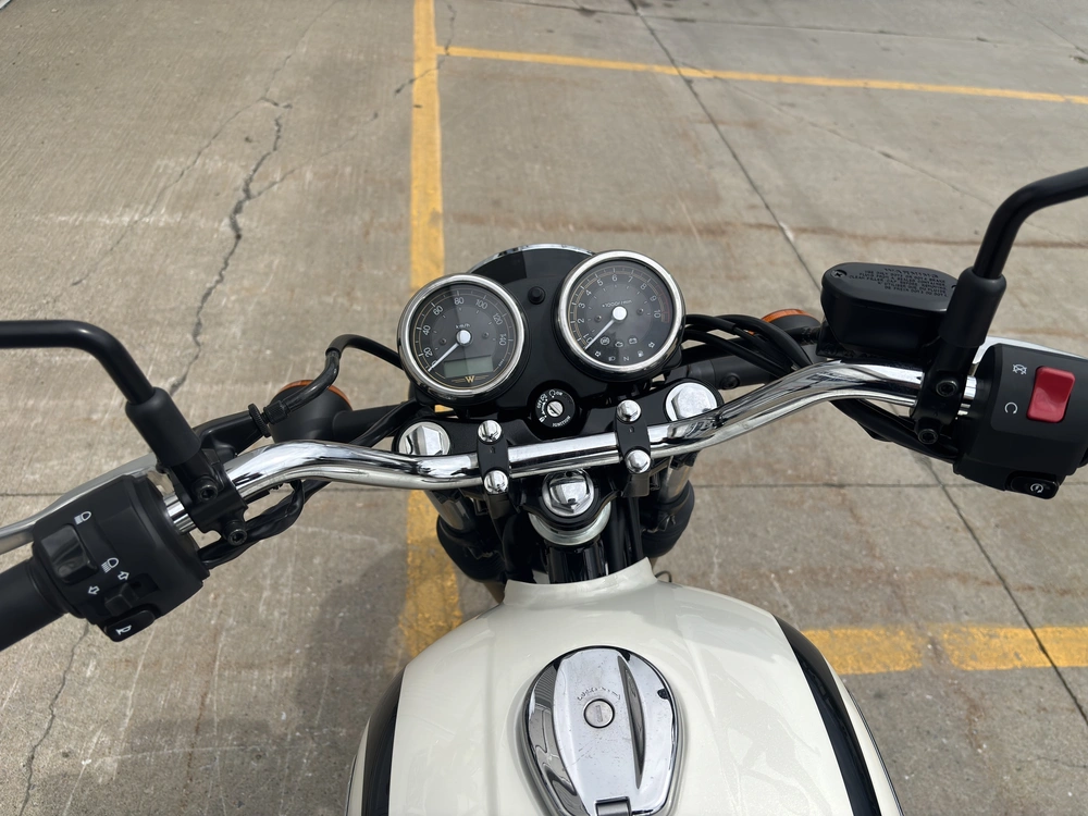 Kawasaki W230 2025 alt