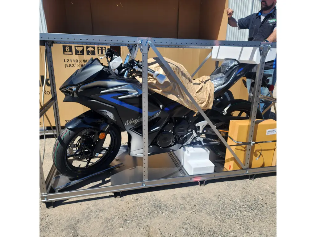 2025 Kawasaki Ninja 500 SE