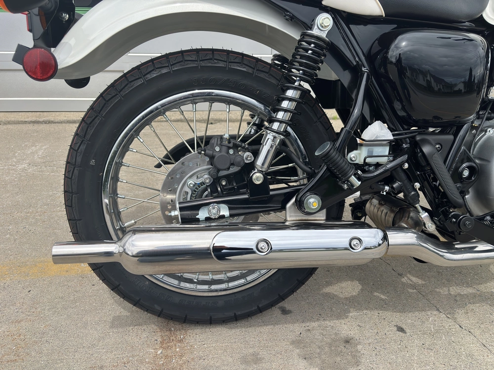 Kawasaki W230 2025 alt