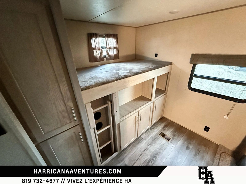 Catalina 323bh Legacy Edition 2022 alt