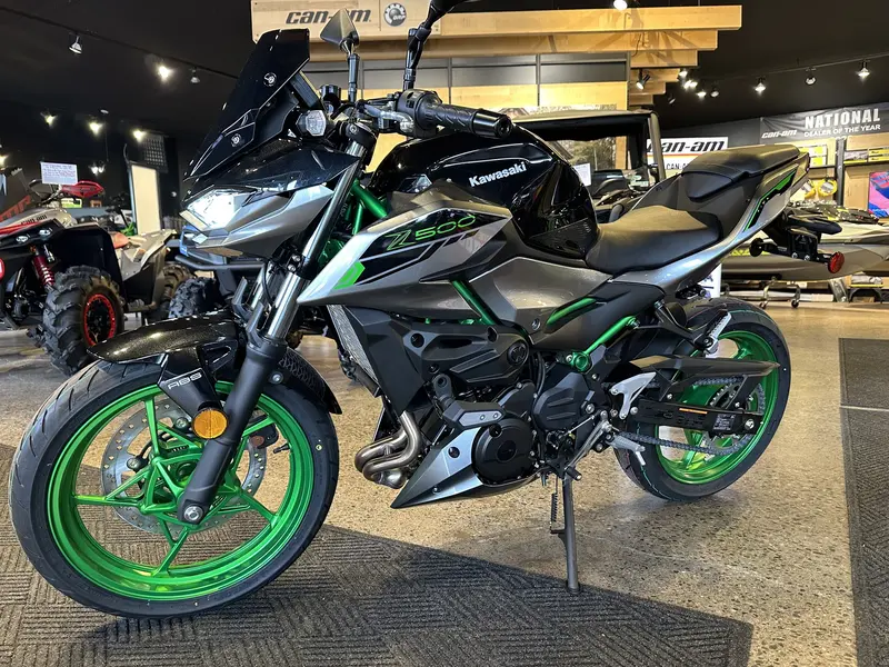 2025 Kawasaki Z 500 SE