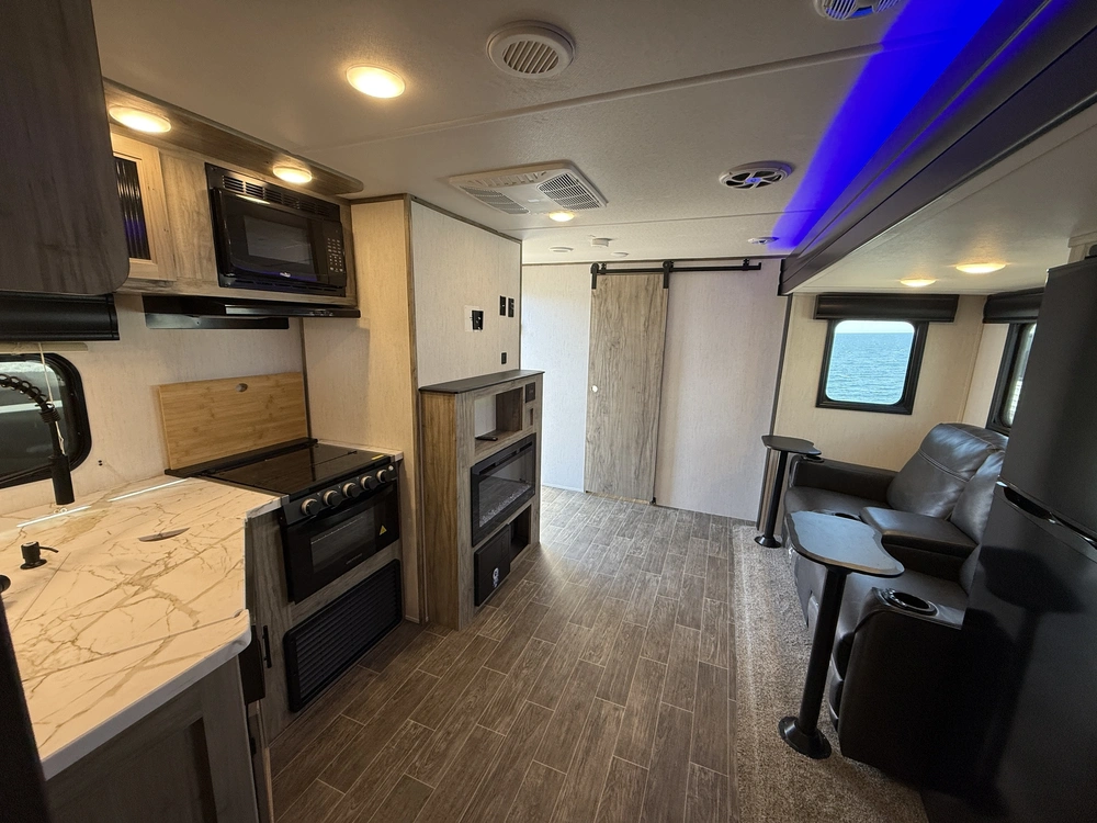 Cherokee Aw22sw Alpha Wolf 2022 alt