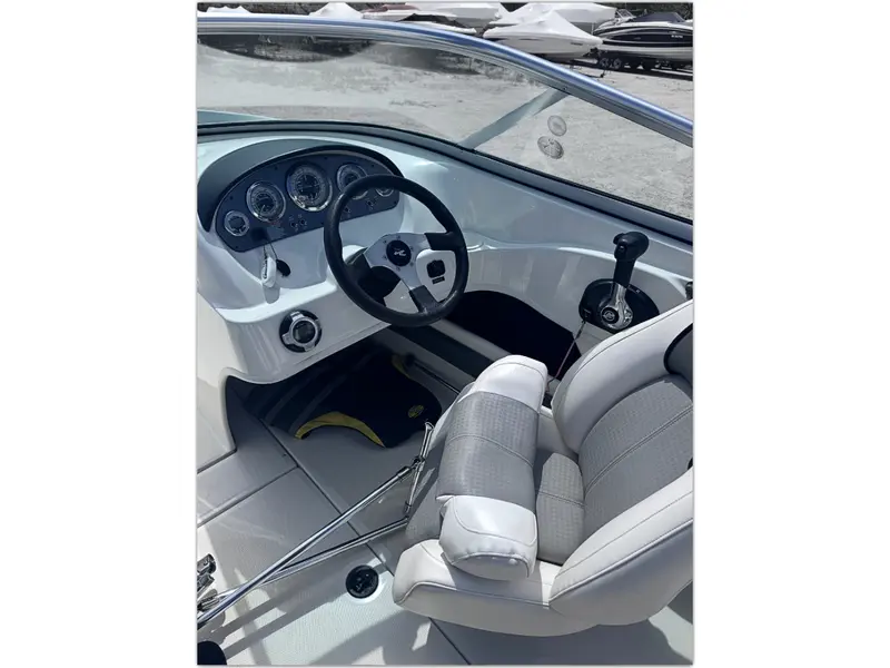 2011 Sea Ray 205 Sport