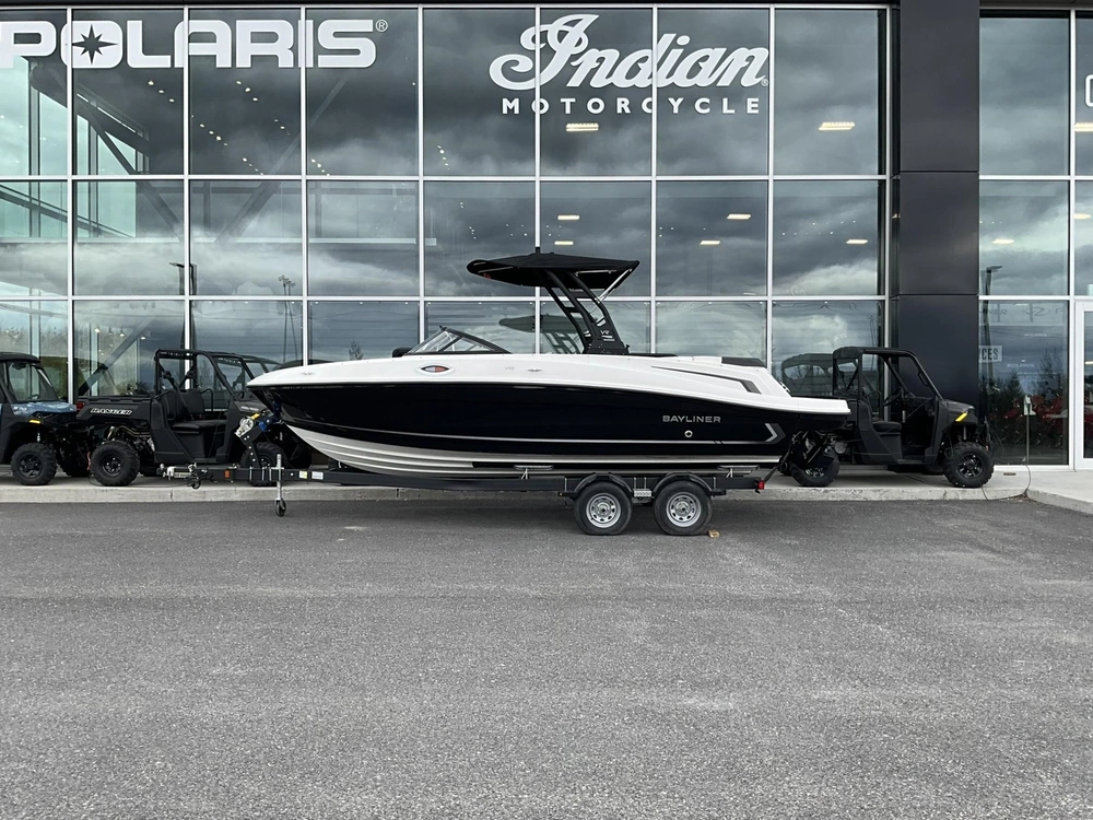 Bayliner Vr6 2025 alt