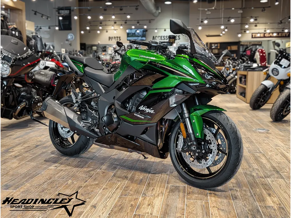 2025 Kawasaki Ninja 1100SX SE // Emerald Blazed Green/Metallic Diablo Black 