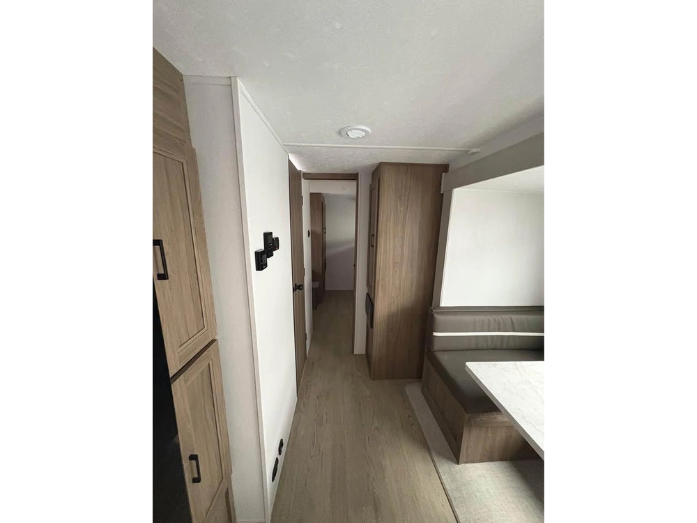 2025 Coachmen Fr. Express 31se alt