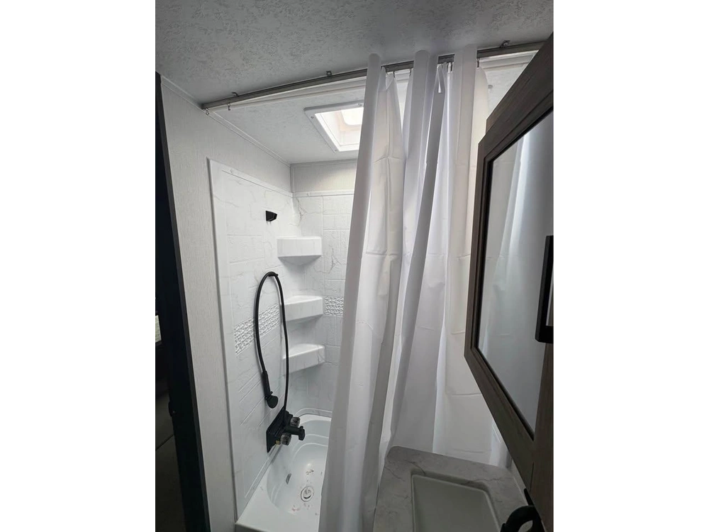 2025 Coachmen Fr. Express 31se alt