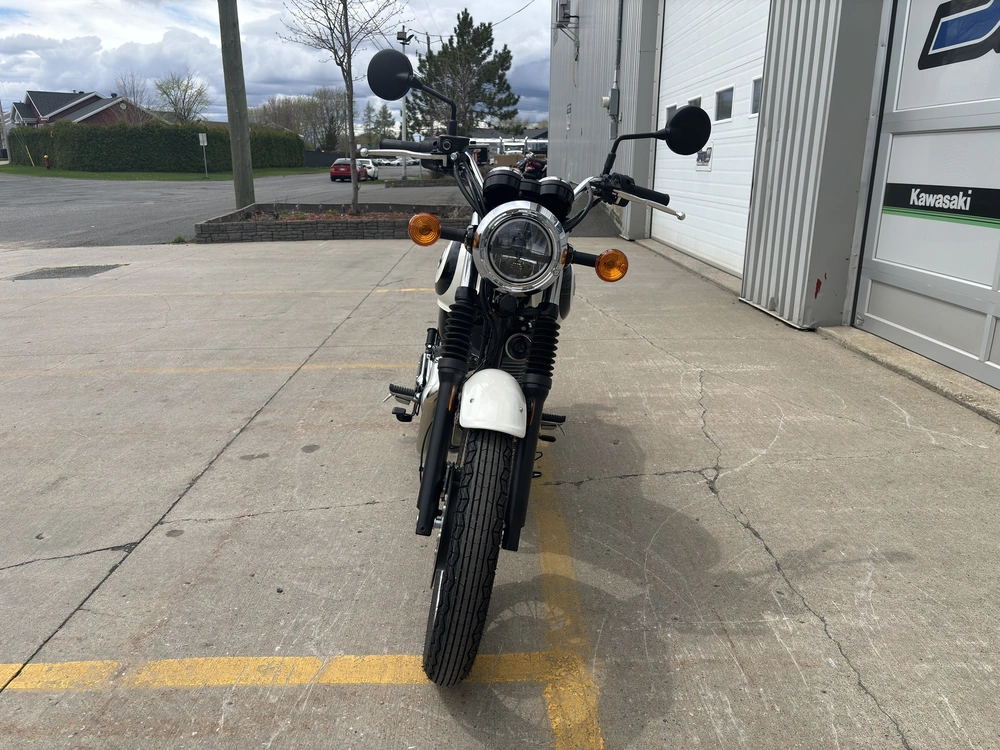 Kawasaki W230 2025 alt