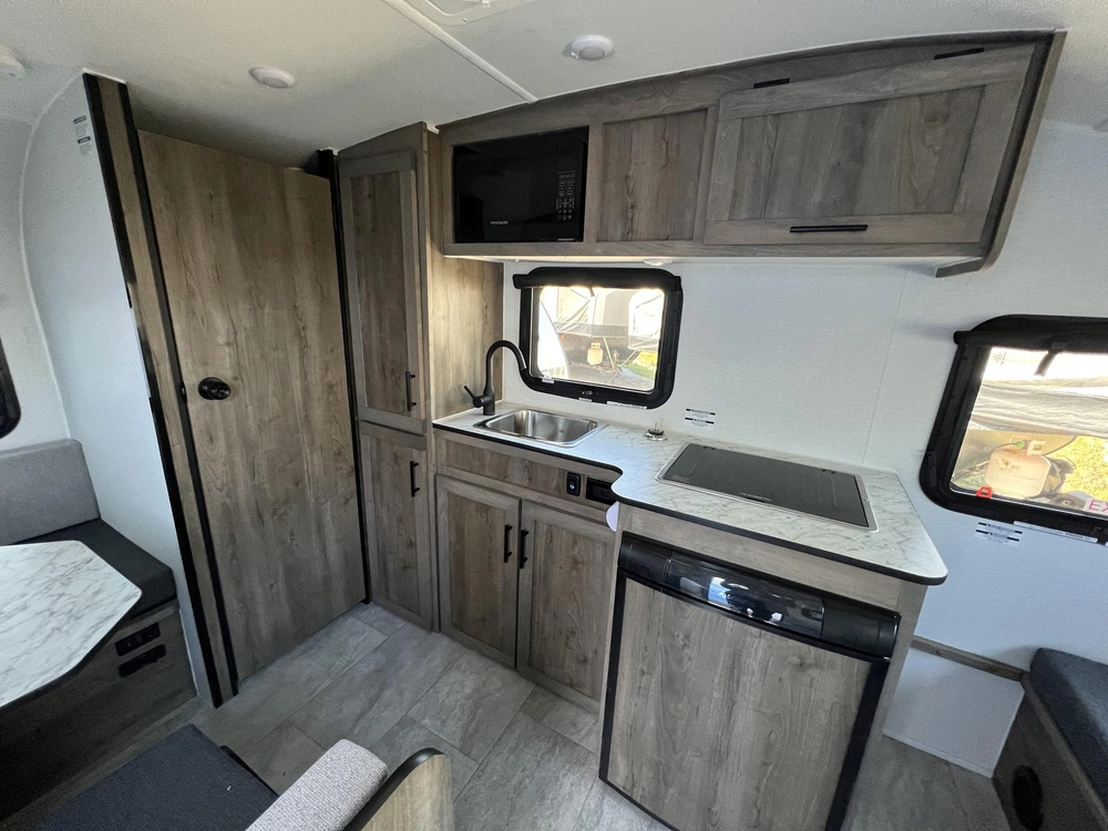 Prolite Lounge 13 Lounge 2025 alt