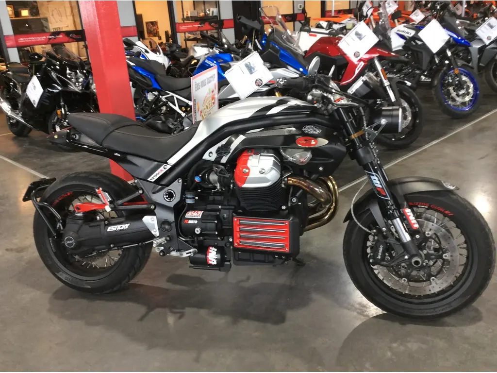 2017 Moto Guzzi GRISO 1200 SE