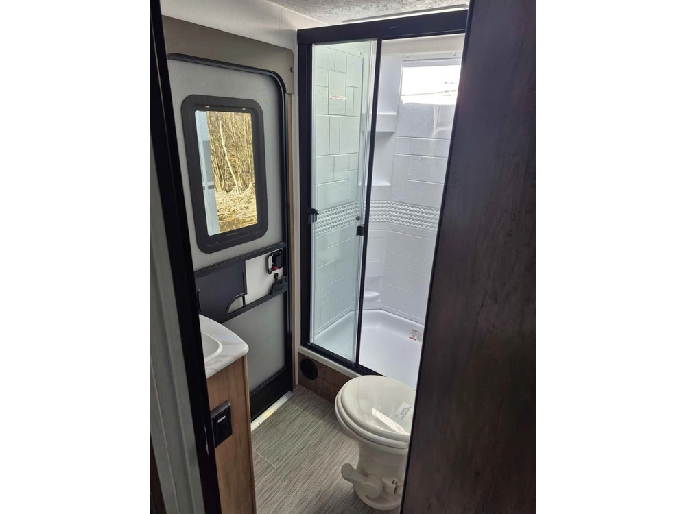 2024 Coachmen Fr. Express 288bhds alt