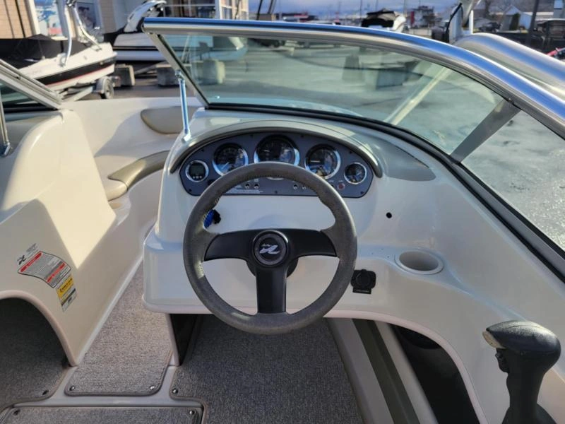 2005 Sea Ray 205br alt