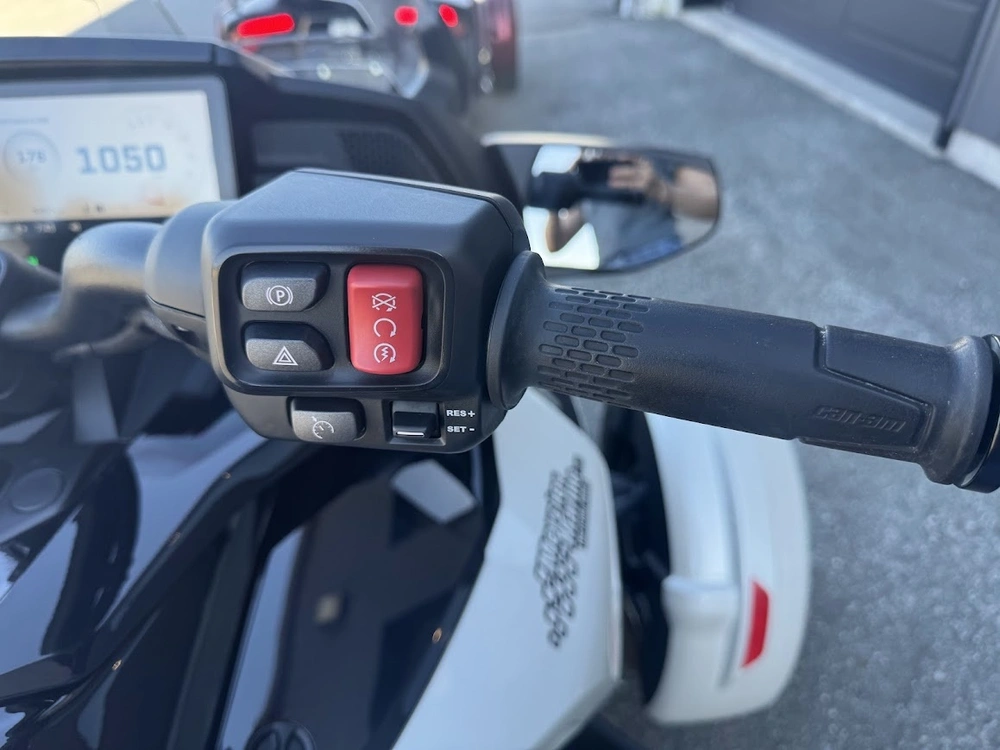 Can-am F3-t 2024 alt