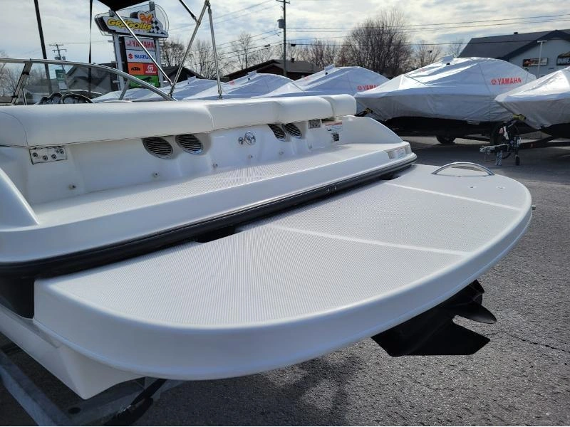 2012 Bayliner 1800 alt