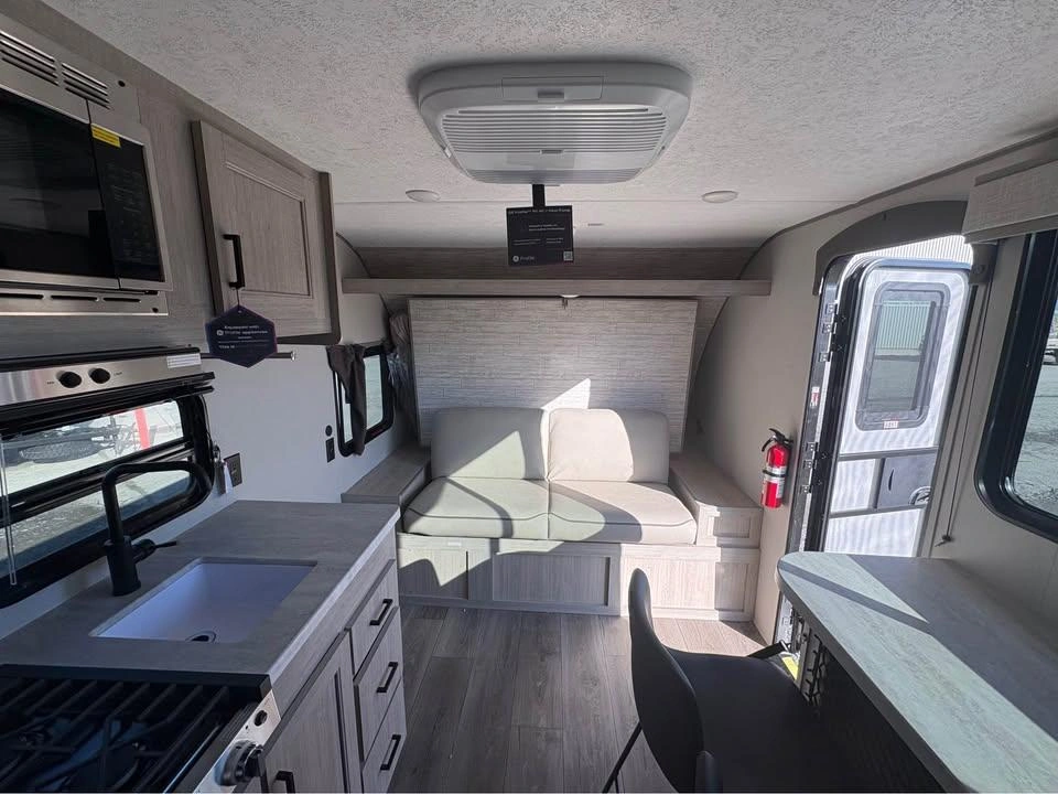 2025 Coachmen Catalina 154rbx alt
