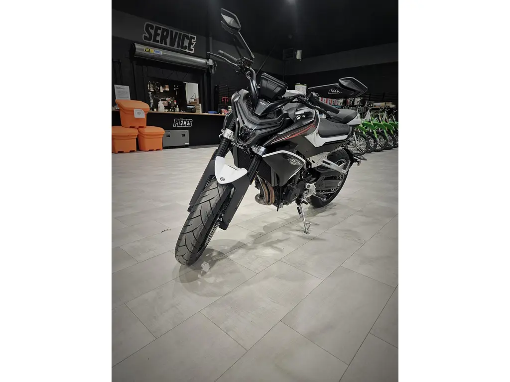 CFMOTO 800NK  2025