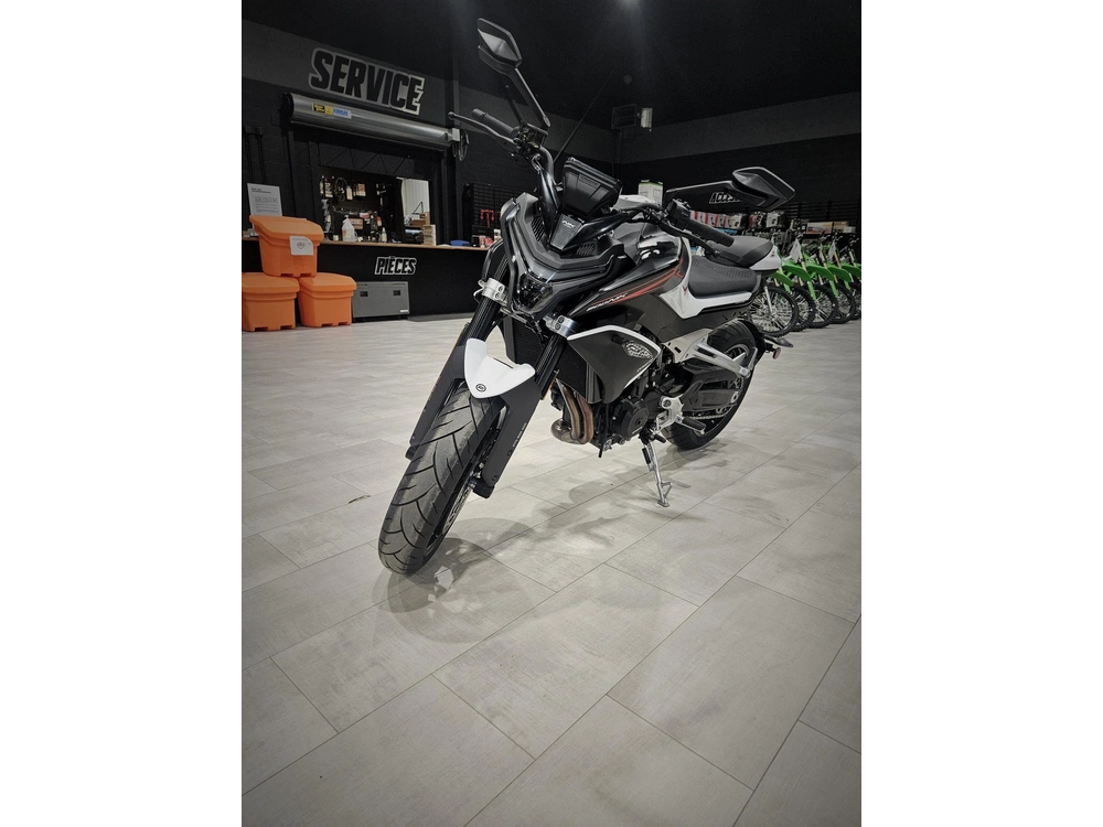 Cfmoto 800nk 2025 alt