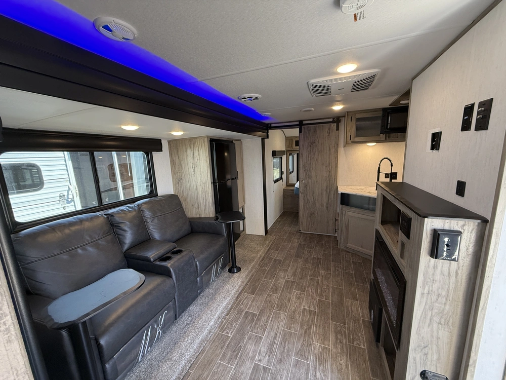 Cherokee Aw22sw Alpha Wolf 2022 alt