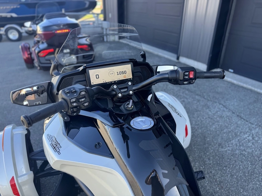 Can-am F3-t 2024 alt