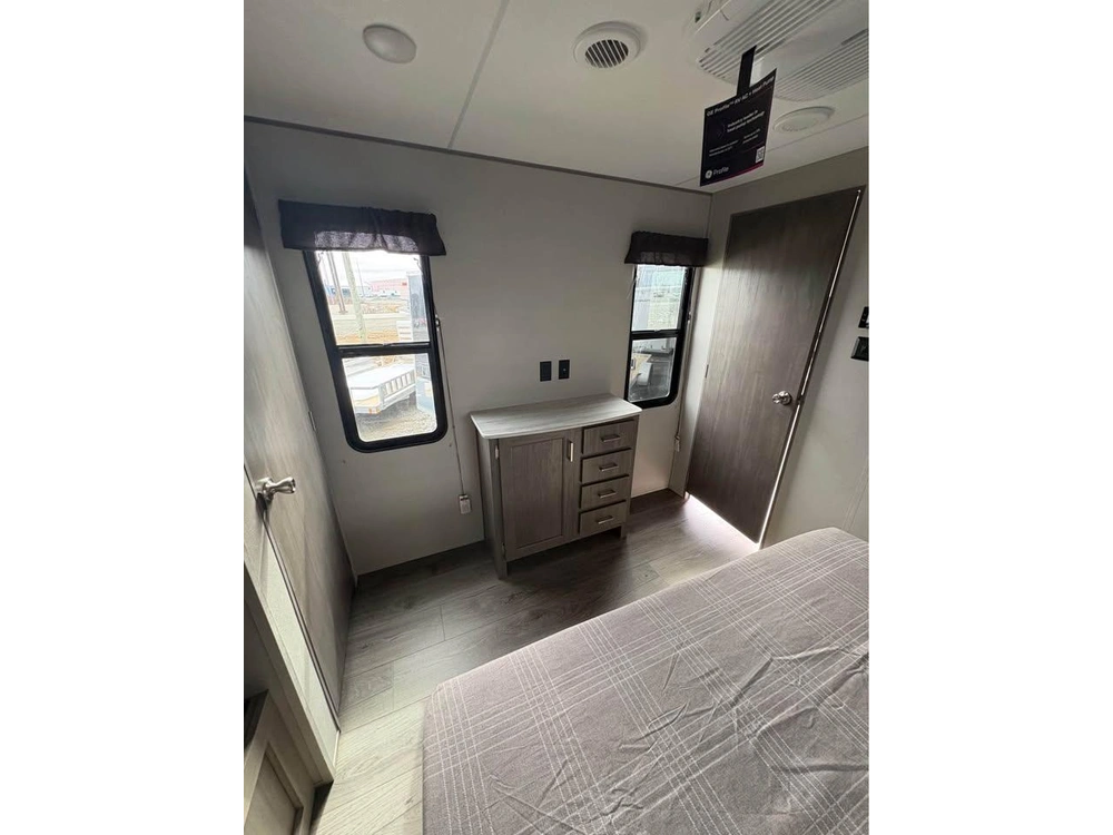 2025 Coachmen Catalina 343bhtsle alt