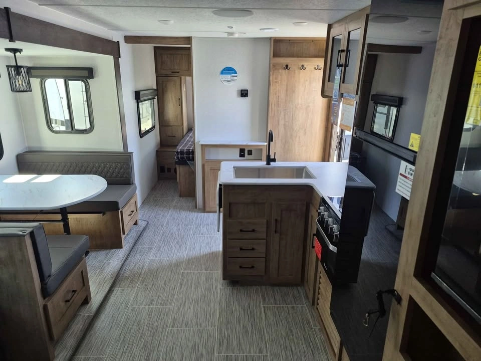 2024 Coachmen Fr. Express 288bhds alt