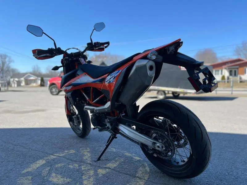 2024 KTM 690 SMC R