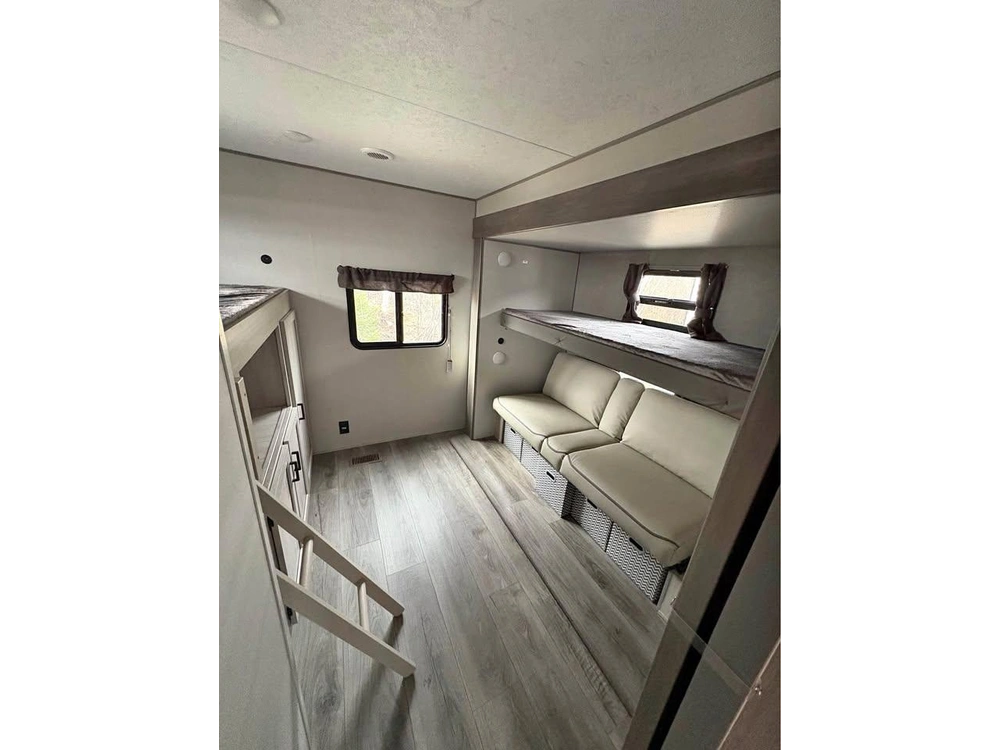 2025 Coachmen Catalina 343bhtsle alt