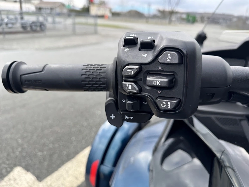 Can-am F3-t 2024 alt