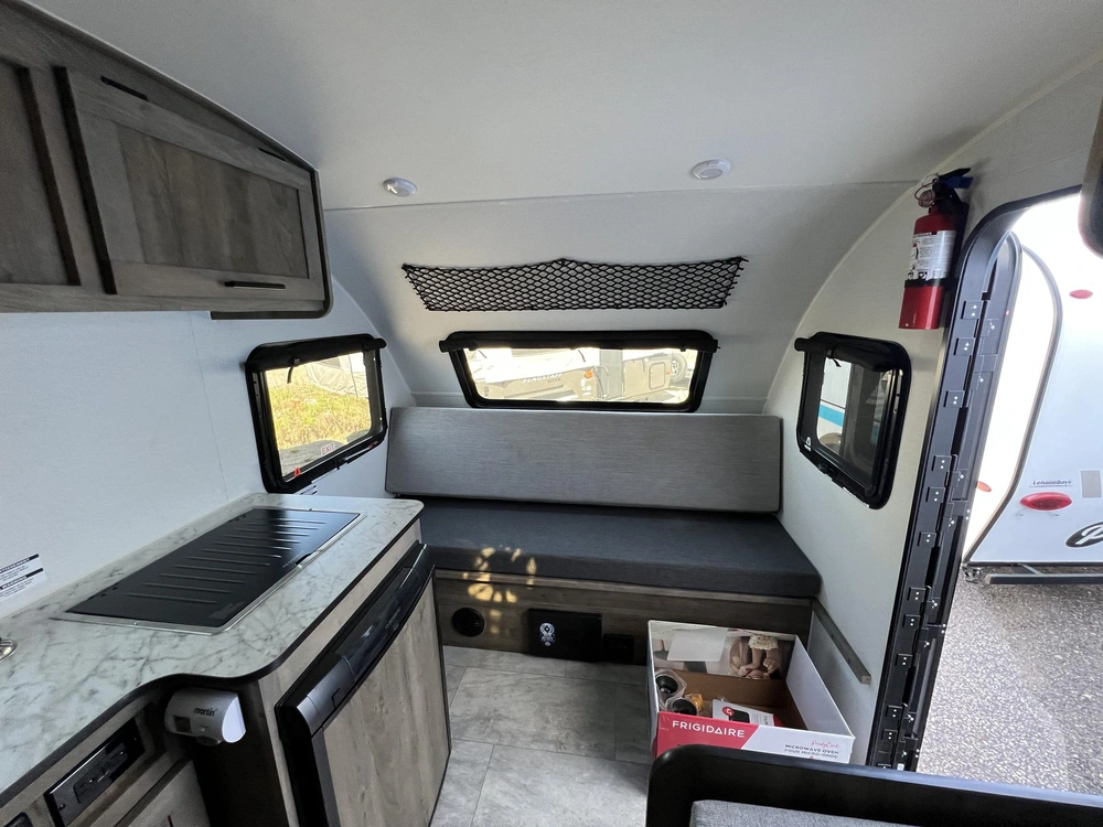 Prolite Lounge 13 Lounge 2025 alt