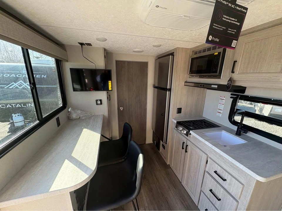 2025 Coachmen Catalina 154rbx alt