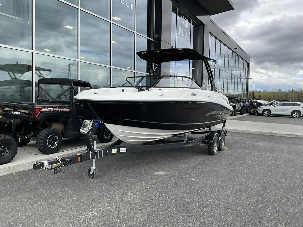 Bayliner Vr6 2025 alt