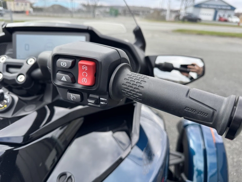 Can-am F3-t 2024 alt