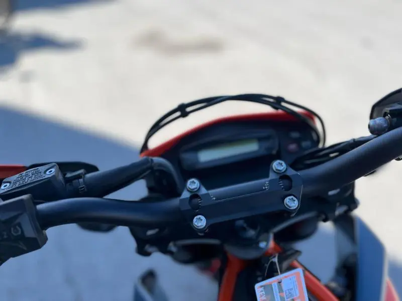 2024 KTM 690 SMC R