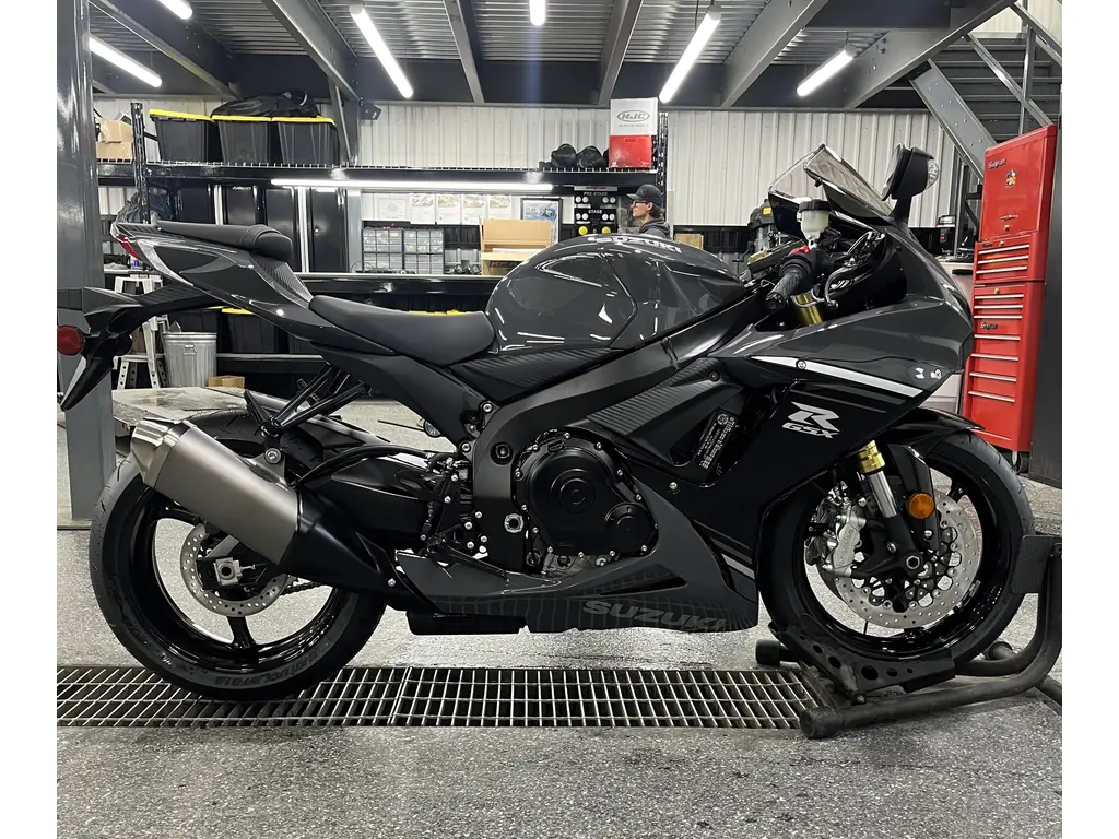 2025 Suzuki GSX-R750M5 