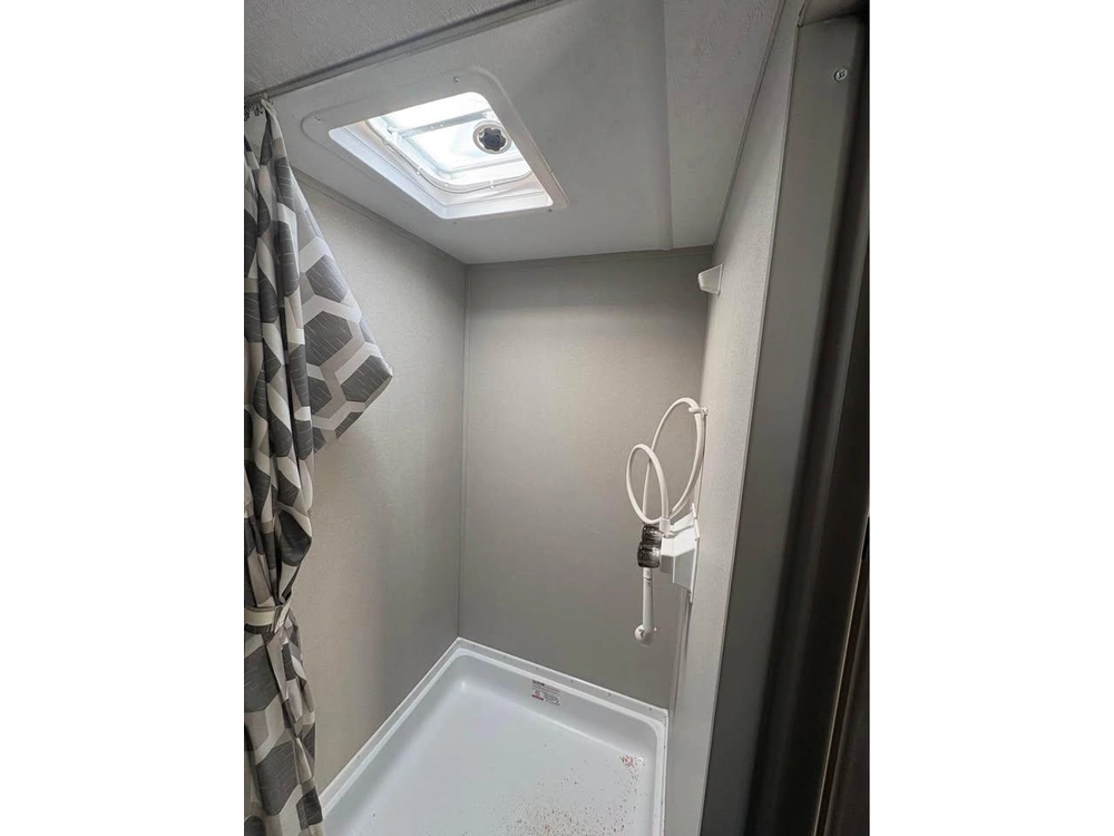 2025 Coachmen Catalina 154rbx alt