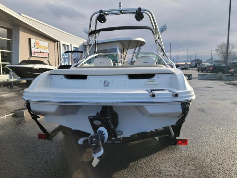 2005 Sea Ray 205br alt
