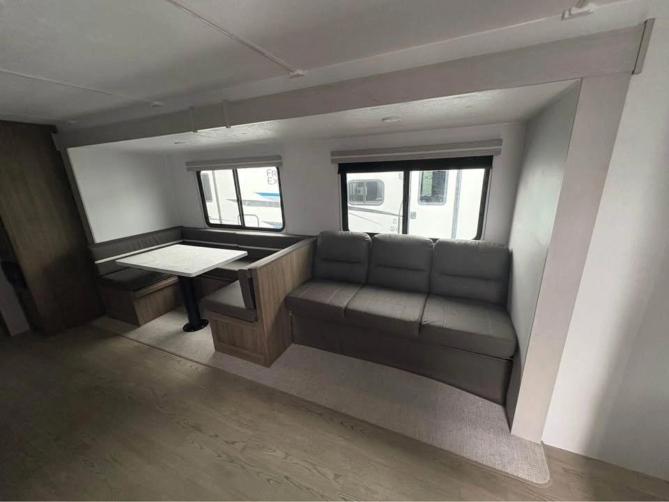 2025 Coachmen Fr. Express 31se alt