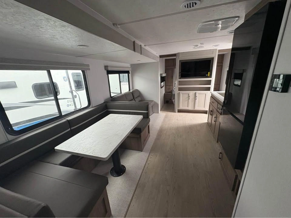 2025 Coachmen Fr. Express 31se alt