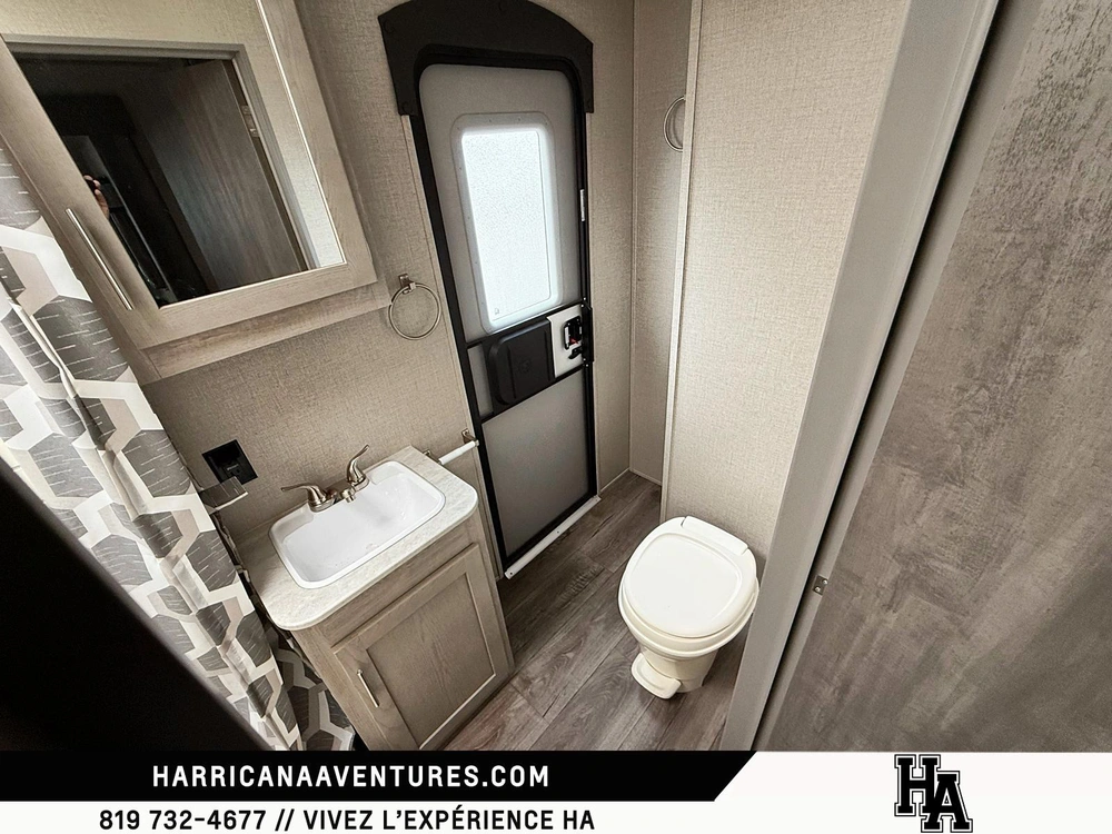 Catalina 323bh Legacy Edition 2022 alt