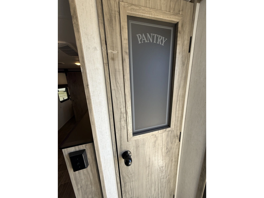 Cherokee Aw22sw Alpha Wolf 2022 alt