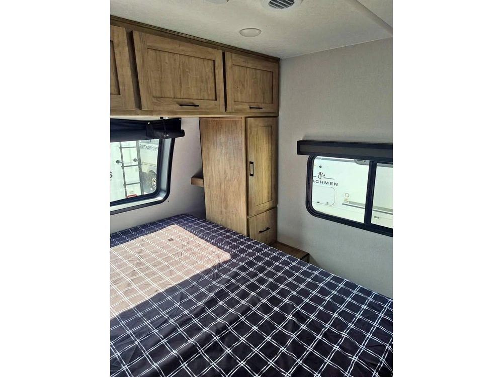 2024 Coachmen Fr. Express 288bhds alt