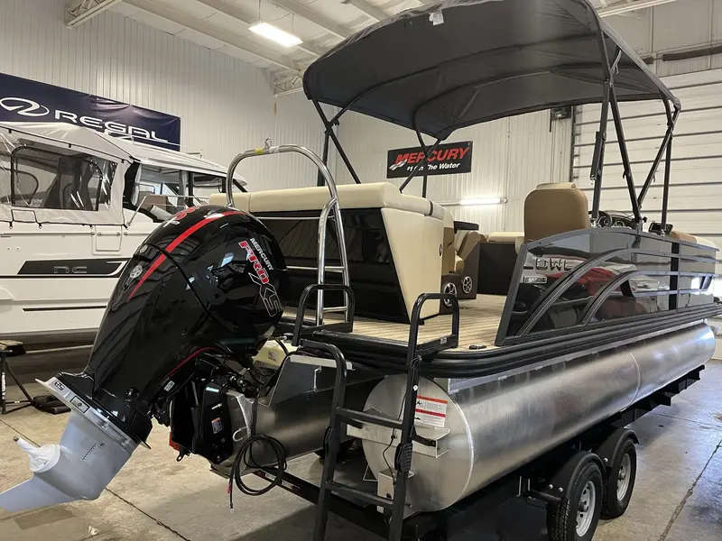 Lowe Boats SS230 2022