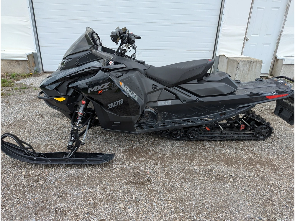 2025 Ski-doo 2025 Mxz Xrs 850 137 4681 Km alt