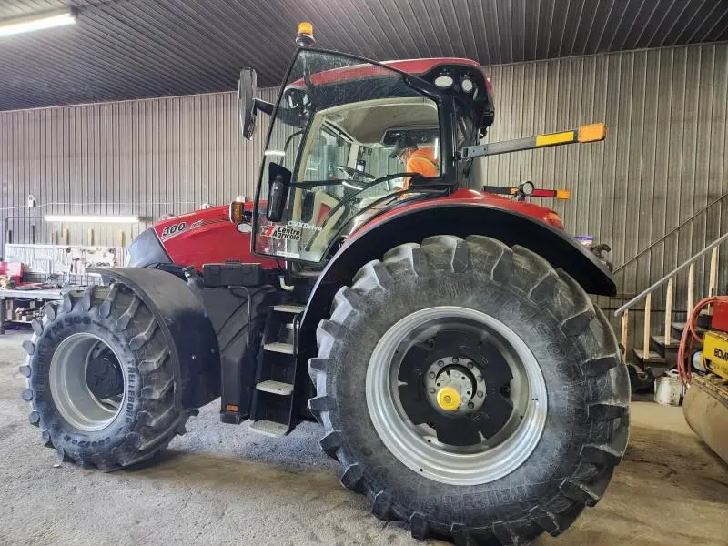 2022 Case IH Optum 300 CVX