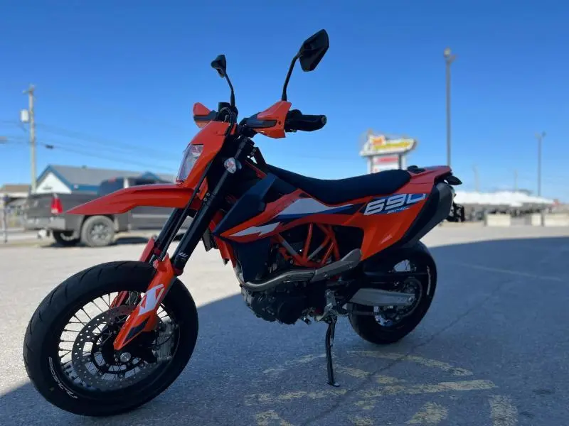 2024 KTM 690 SMC R