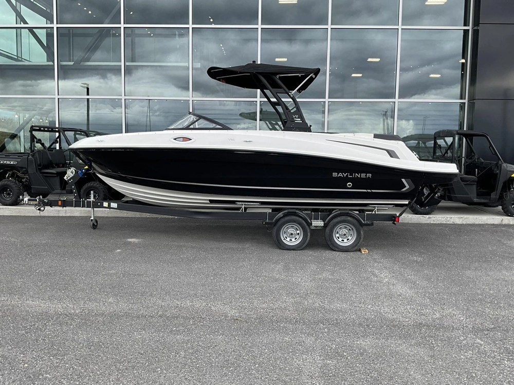 Bayliner Vr6 2025 alt