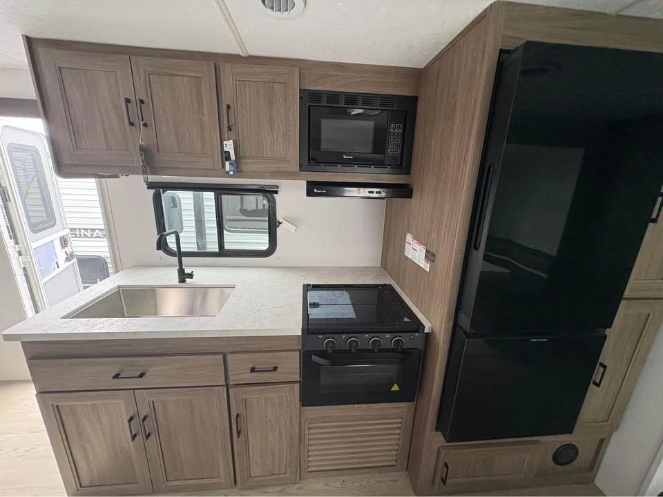 2025 Coachmen Fr. Express 31se alt