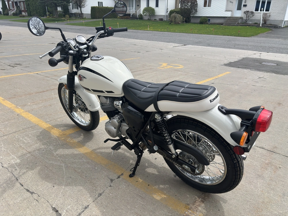 Kawasaki W230 2025 alt