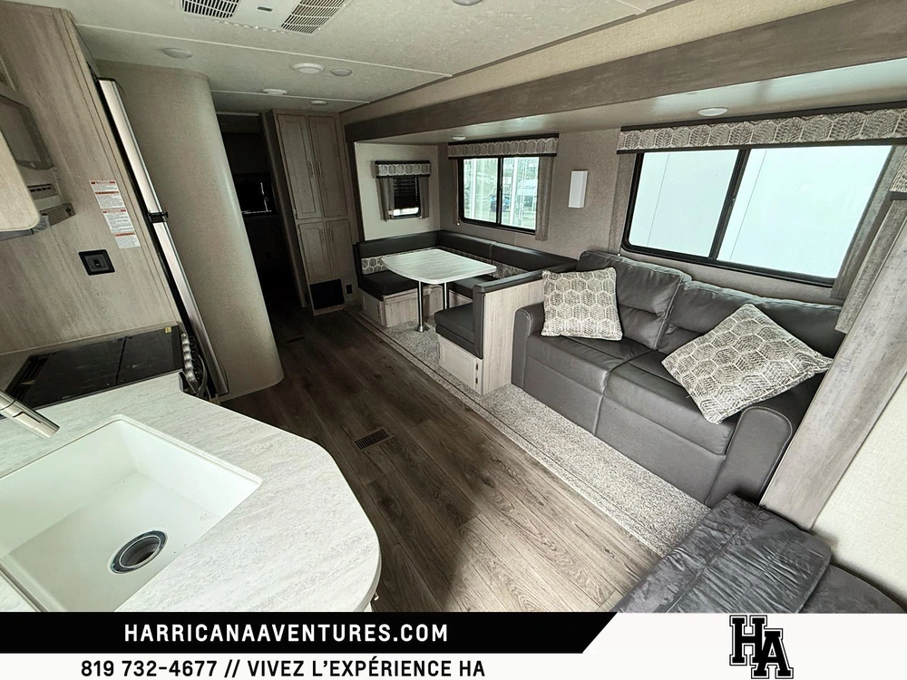 Catalina 323bh Legacy Edition 2022 alt