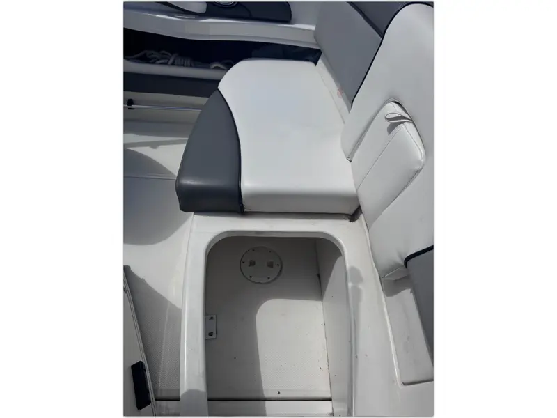 2011 Sea Ray 205 Sport